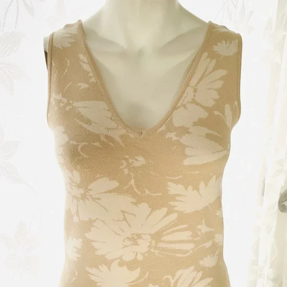 EMPROVED V-NECK DRESS - Picture 3 of 7